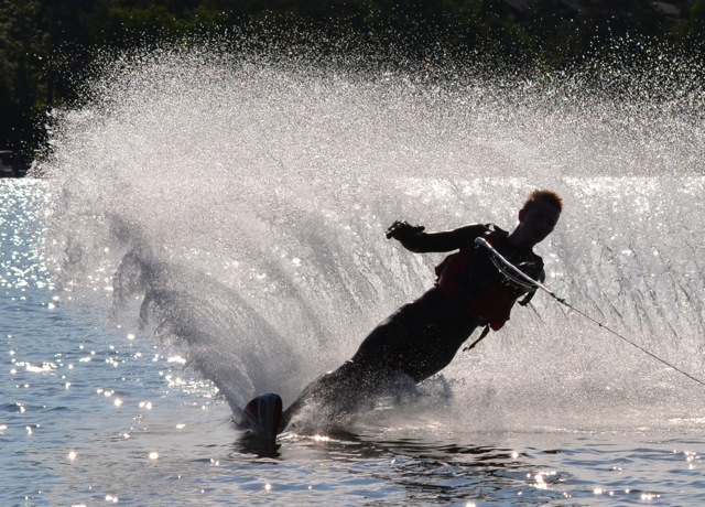 Competences determine how you act in difficult situations. Waterskiing on uneven surface as here is tricky, but Axel has trained his balance by practicing, skiing and floor ball playing.